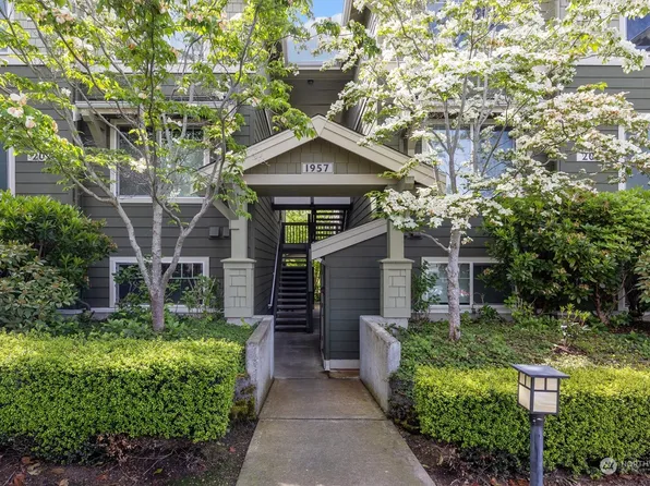 1957 23rd Place NE #303, Issaquah, WA 98029