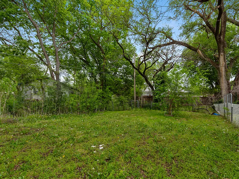 1642 E Denver Dr — Photo 4
