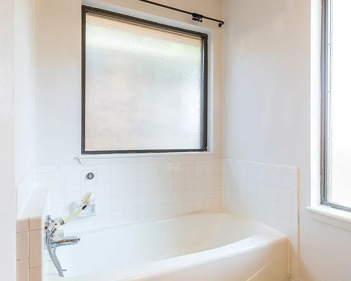 2601 Edgemont Dr — Photo 24