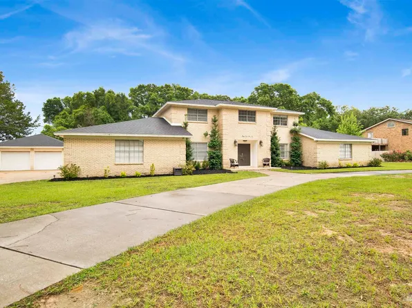9852 Hillview Dr, Pensacola, FL 32514