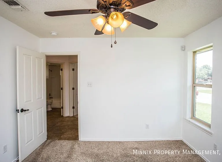 3305 103rd St — Photo 39