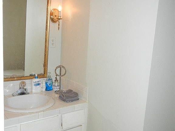 4th image of 3002 Overton Dr APT B