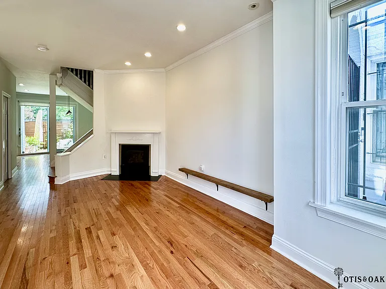 338 Elm St NW — Photo 3