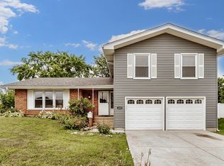 1895 Claremont Rd, Hoffman Estates, IL 60169