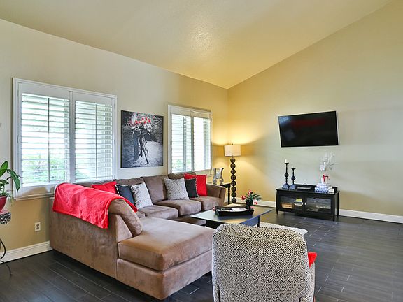 3rd image of 9405 Alta Loma Dr