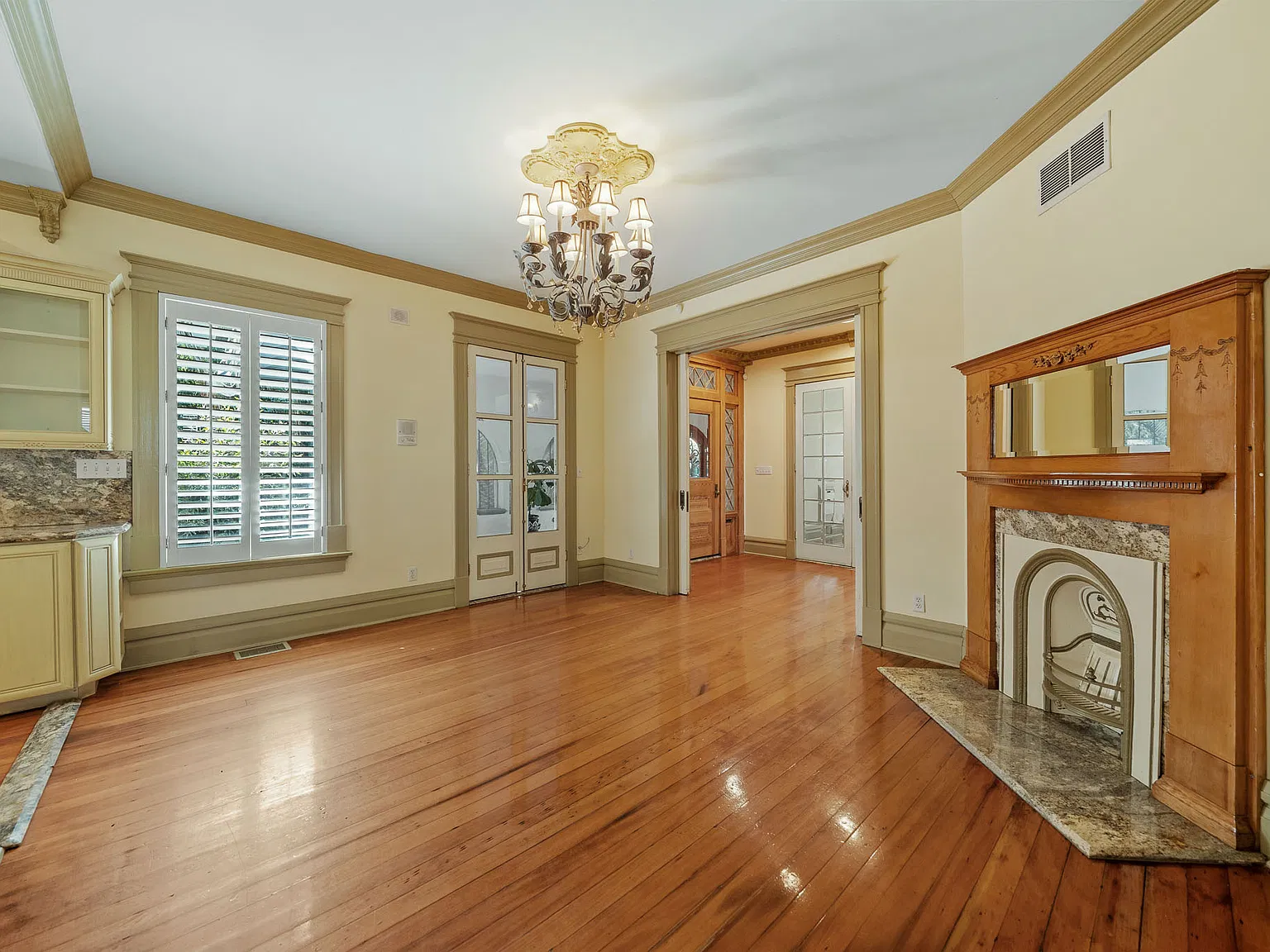 3 bed, 2800 sqft, $5,995 — Photo 2