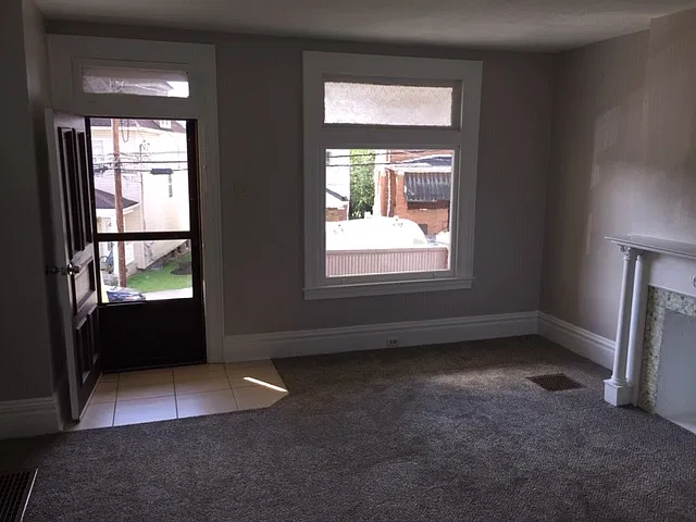 3 bed, $1,100 — Photo 2