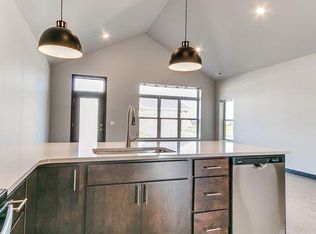 560 W Crystal Loop #455, Ames, IA 50010