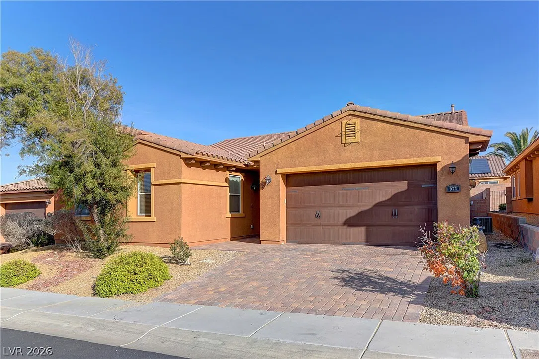 4 bed, 2.5 bath, 2688 sqft, $2,699 — Photo 2