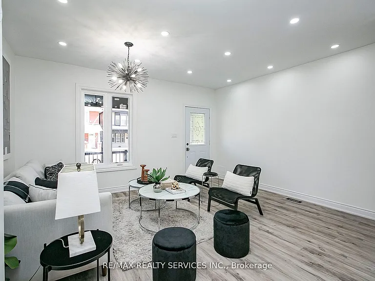 20 Somerset Ave E — Photo 6