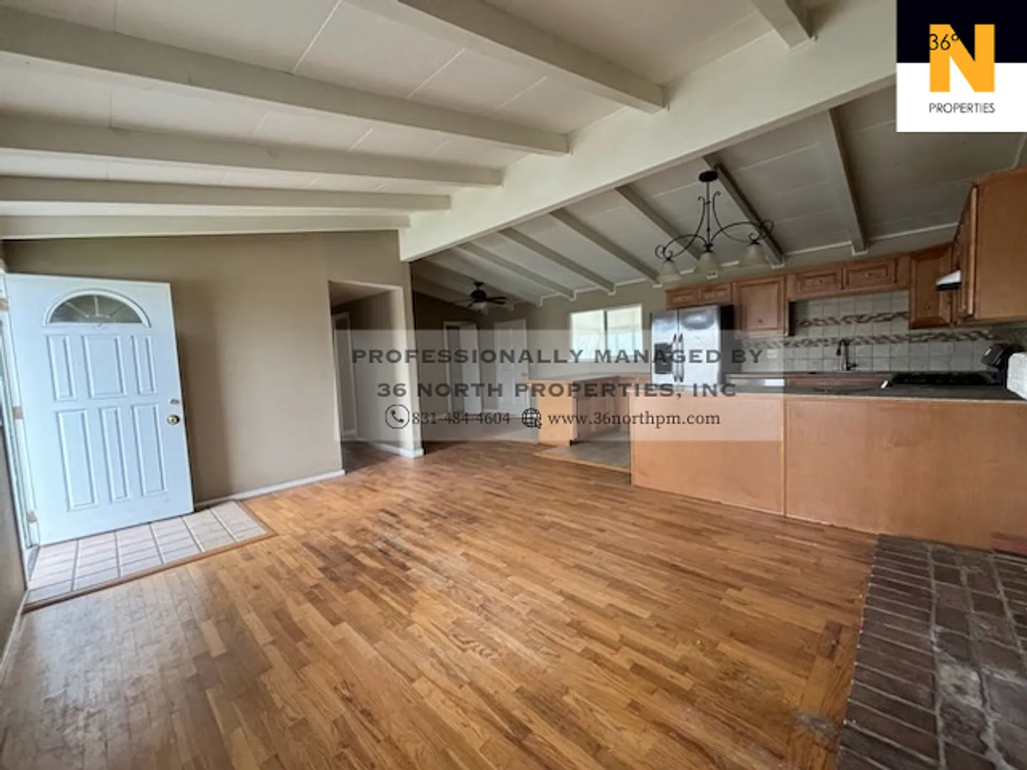 Charming Home in Sunny Seaside — Photo 3