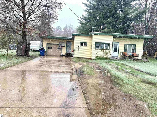 435 Mack Ave, Kingsley, MI 49649