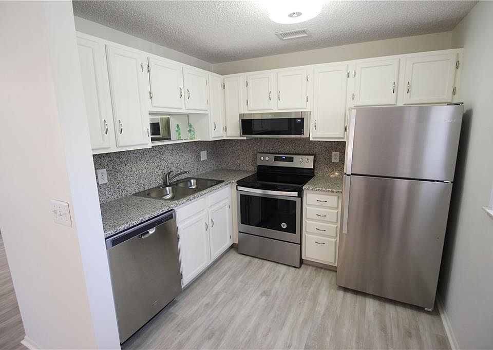 1st image of 8 Vista Gardens Trl