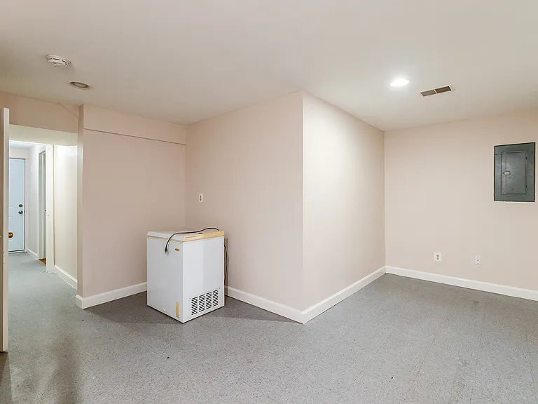 5704 Monroe St — Photo 4