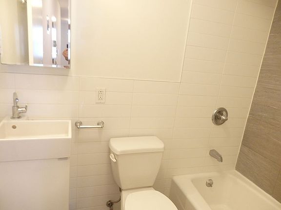 4th image of 639 10th Ave APT 3C