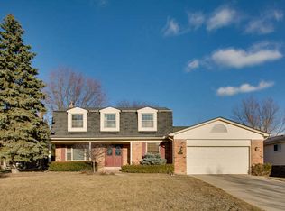 560 Pinehurst Dr, Rochester Hills, MI 48309