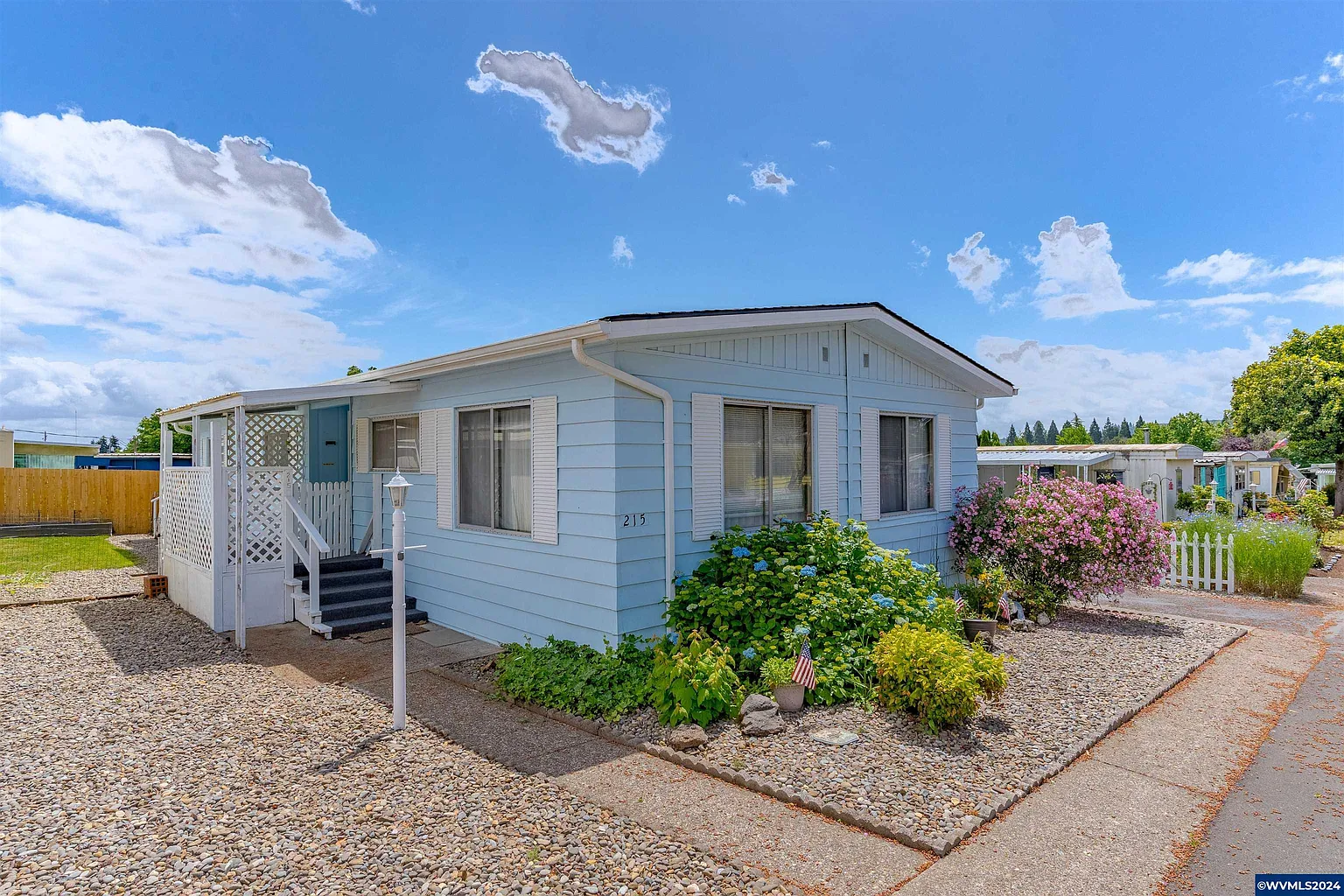 631 E Ellendale Ave Unit 215 photo 1