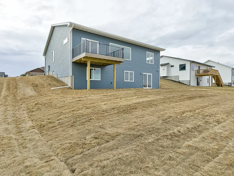 2444 N 8th Ave E — Photo 18