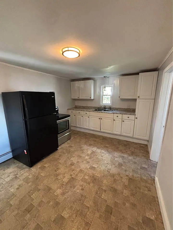 2 bed, 900 sqft, $2,100 — Photo 3
