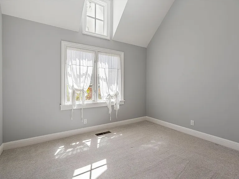 13621 Burke Rd — Photo 15