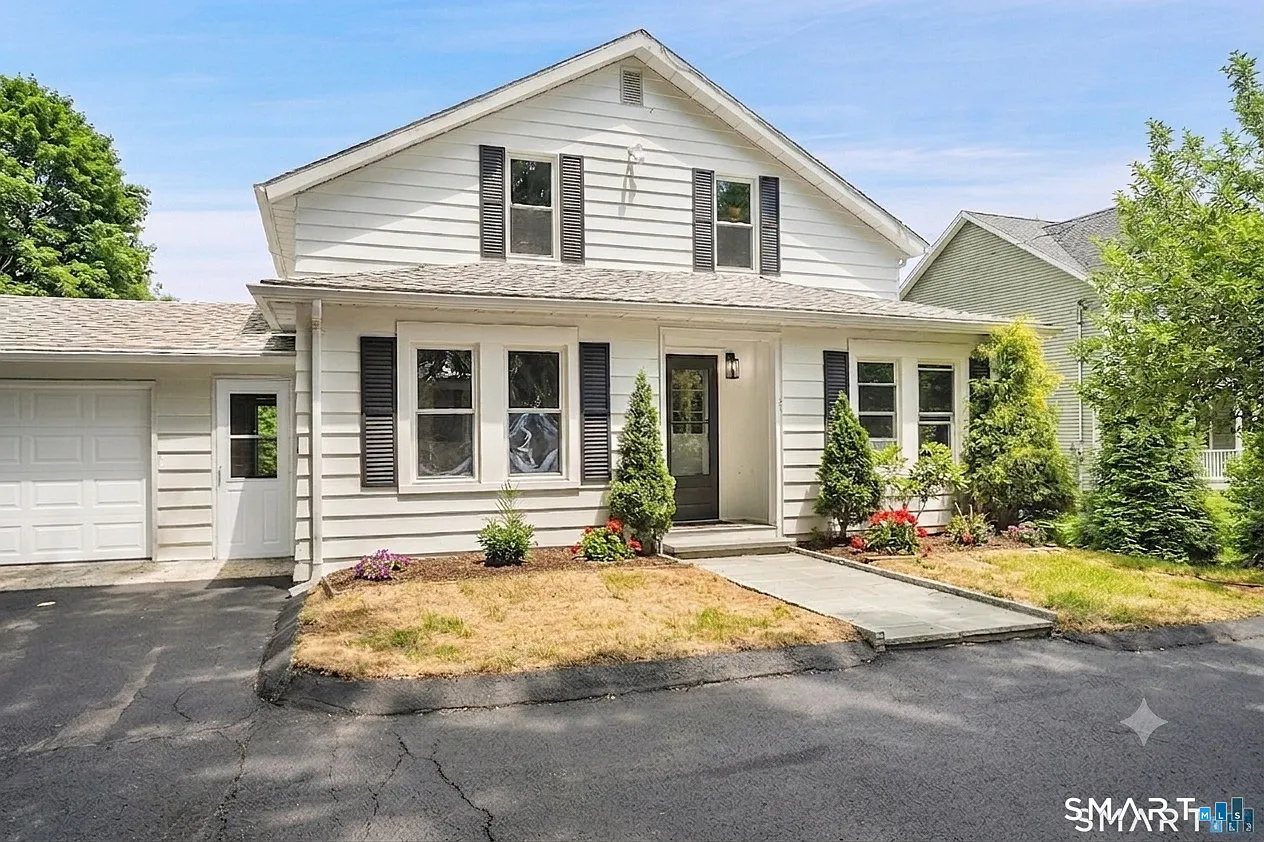 4 bed, 3.0 bath, 2603 sqft, $4,000 — Photo 2