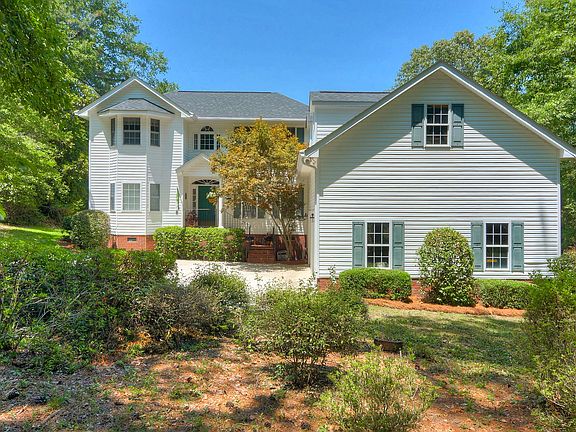 4th image of 3112 Champagne Dr