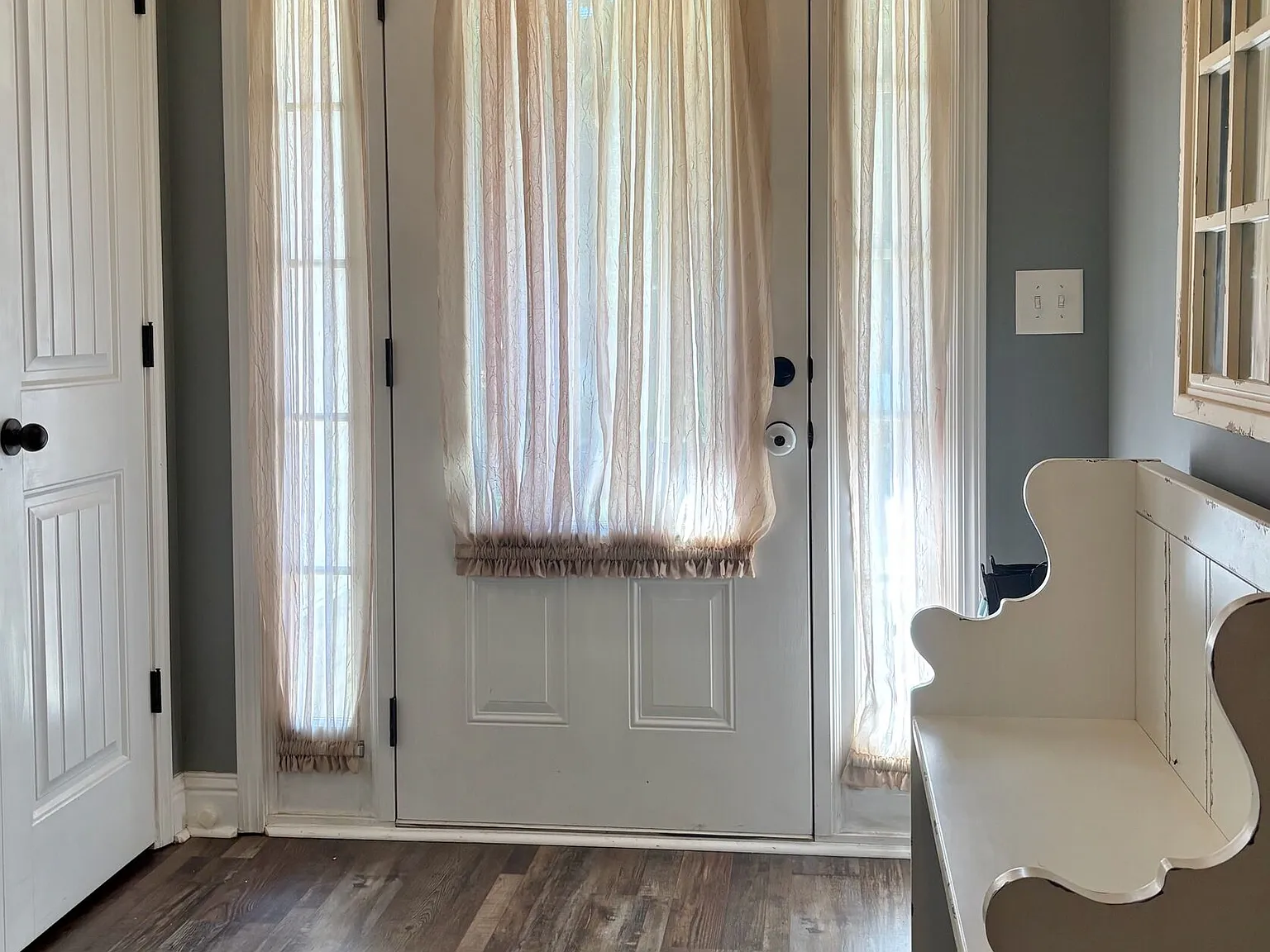 3 bed, 2.0 bath, 1382 sqft, $2,100 — Photo 3