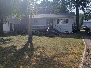 411 River View Rd, Guttenberg, IA 52052