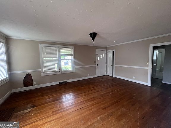 5th image of 211 Gordon St