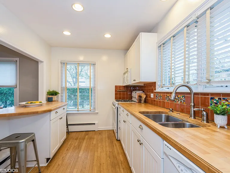 610 Ridge Rd — Photo 4