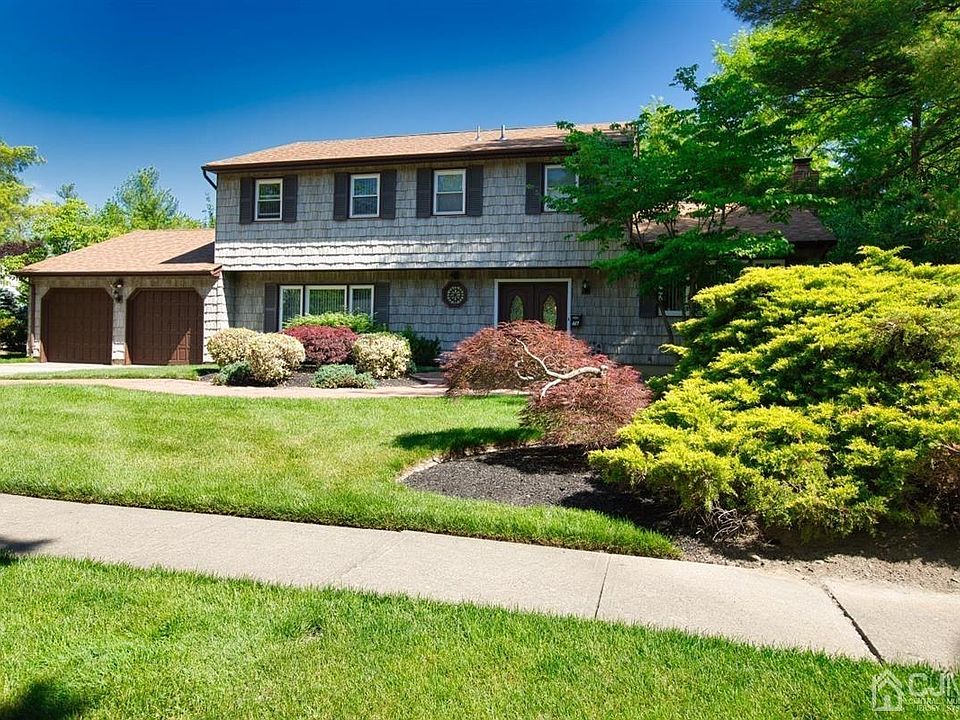 1st image of 76 Tall Oaks Dr