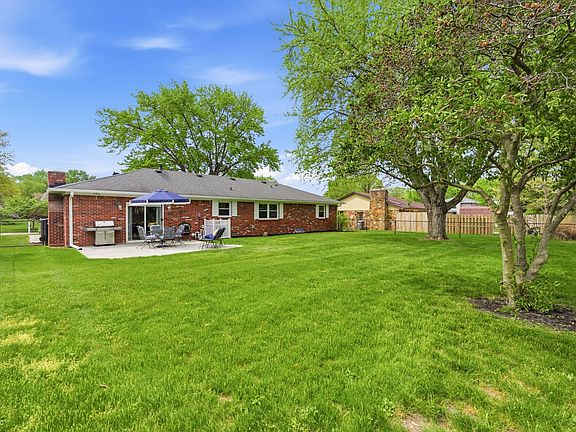 5th image of 820 Yosemite Dr