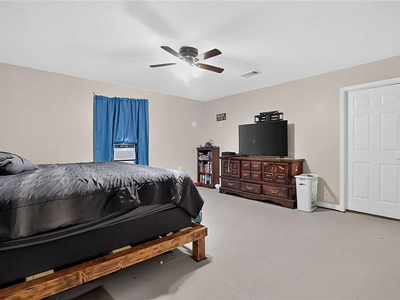 5th image of 557 Clayton Dr