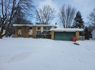 5115 Surf Dr NE, Rockford, MI 49341