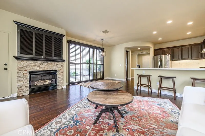 4 bed, 2.5 bath, 1933 sqft, $5,650 — Photo 4