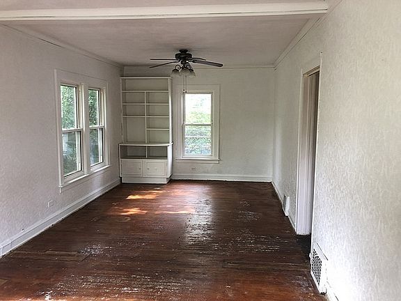 4th image of 302 E Beach St
