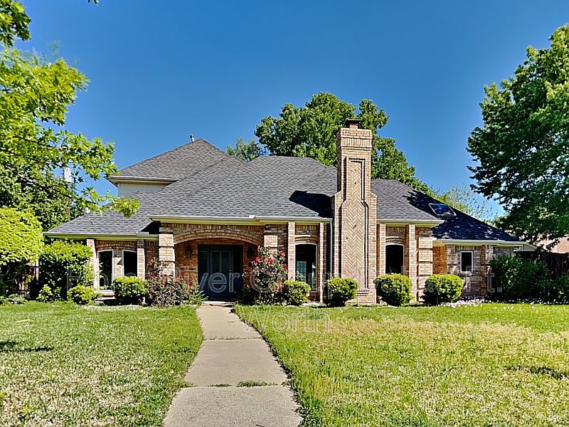 1st image of 308 Greenbriar Ln