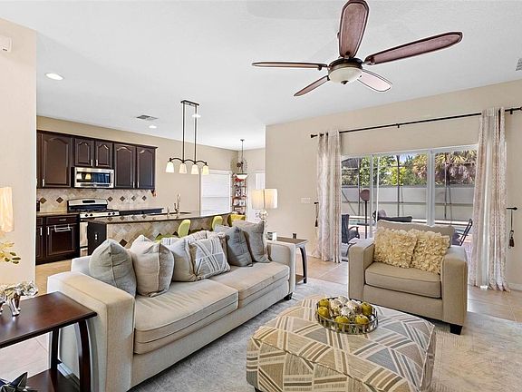 4th image of 144 Gladesdown Ct