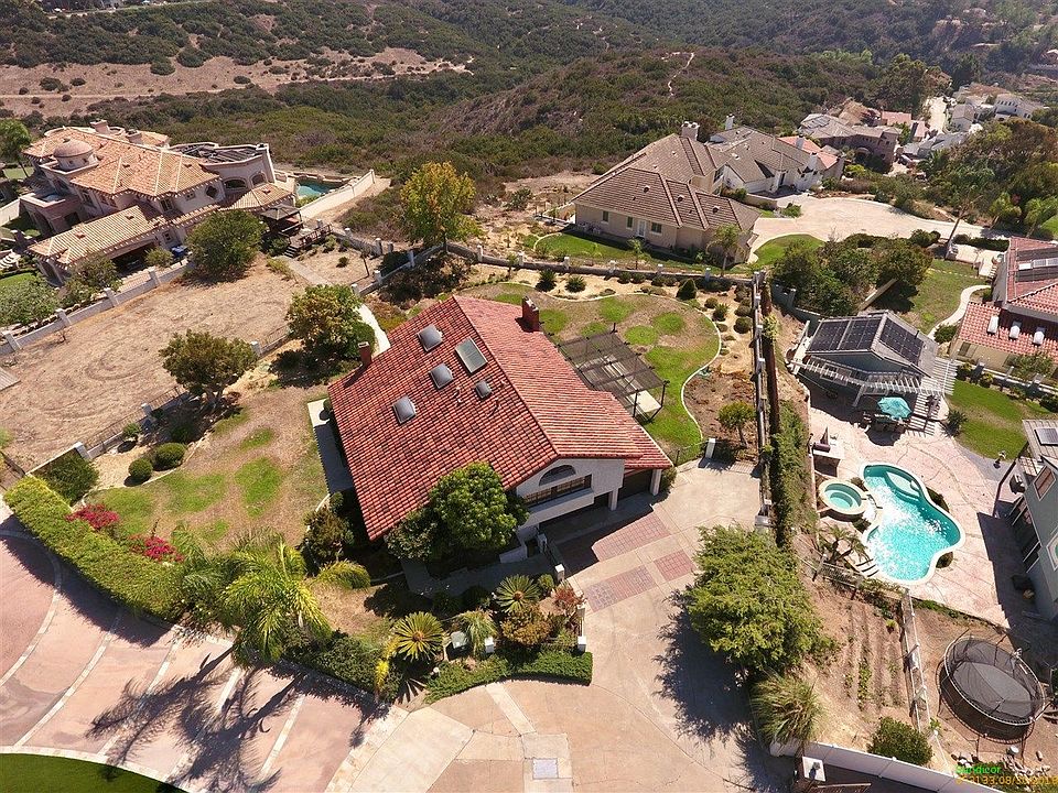 2nd image of 366 Surrey Dr