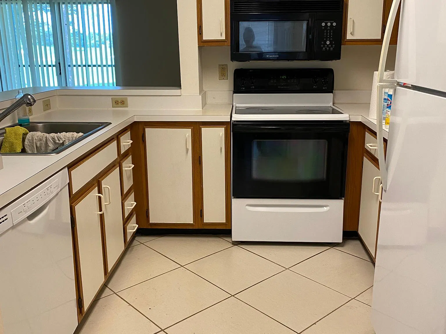 2 bed, 965 sqft, $1,900 — Photo 2