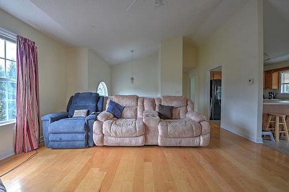 4th image of 177 Meadowlark Dr