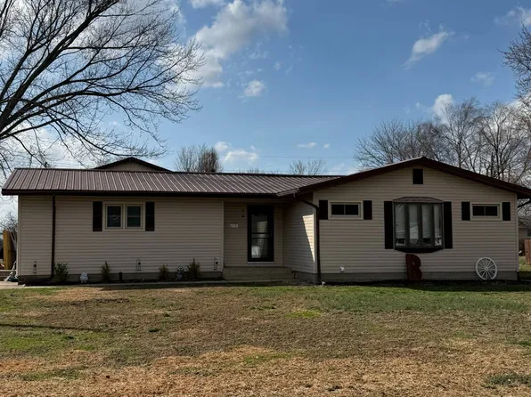 1209 S Willow Dr, Robinson, IL 62454