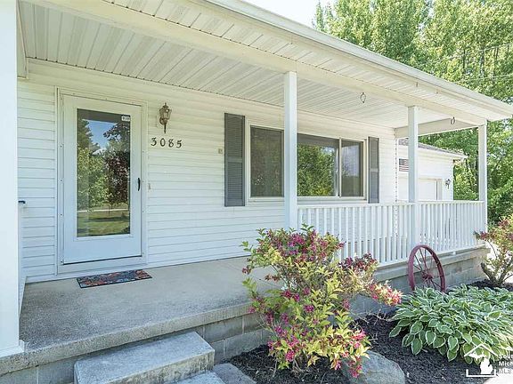 4th image of 3085 2nd St