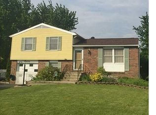 7099 Academy Ln, Lockport, NY 14094