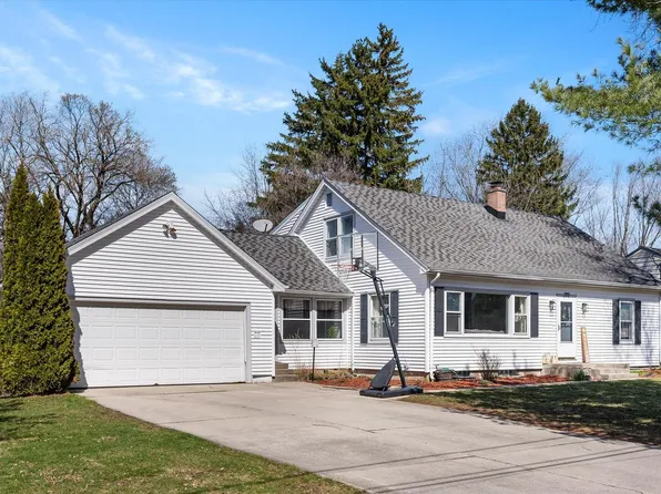 320 Washington COURT, Thiensville, WI 53092