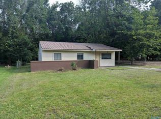 204 Carolyn Ln, Gadsden, AL 35901