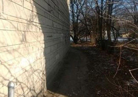 3rd image of 13715 S Wallace Ave