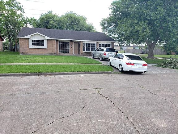 3rd image of 4843 Trail Lake Dr