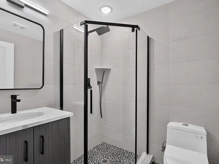 1843 E Hazzard St #2 — Photo 24