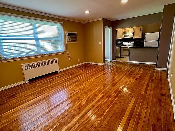 4th image of 81-62 Langdale St #262A